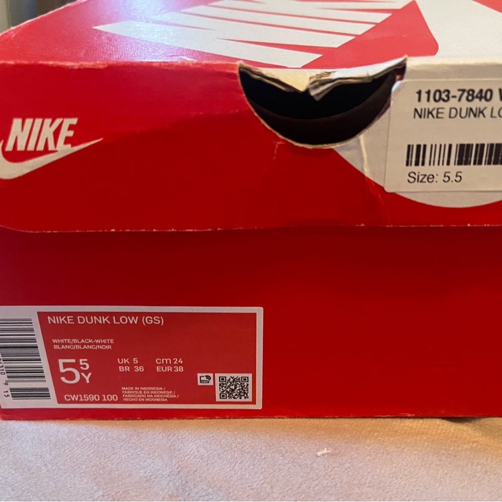 Nike dunks in metallic silver and white size 5 1/2 kids and women size 7